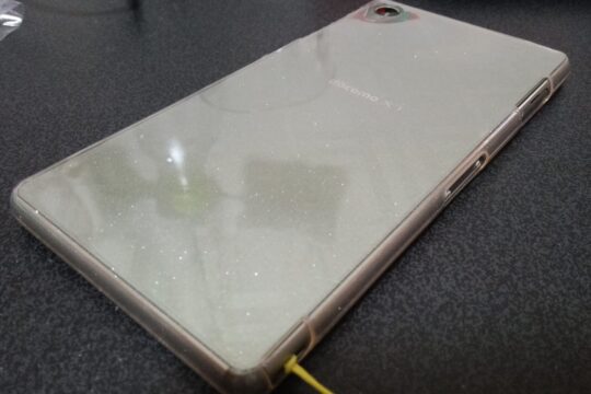 マジで薄い!! Xperia Z3用 0.6mmのTPUケースを購入!!