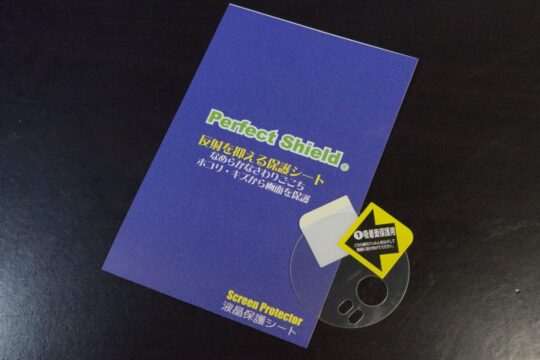 ZenFone Zoomのカメラ部分もしっかり保護。PDA工房のPerfect Shieldを貼ってみた。