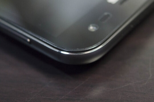 ZenFone ZoomにミヤビックスのOverlay Brilliantを貼ったよ