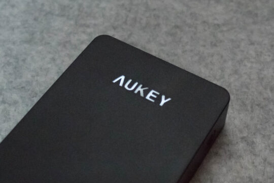 QuickCharge 2.0にも対応 急速充電と大容量が売りのAUKEY 10,000mAhモバイルバッテリー「PB-T4」を試す