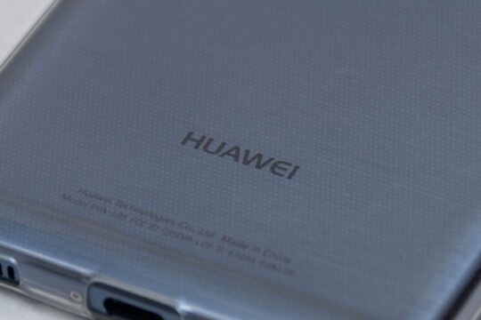 600円で購入可能。P9にソフトケースを付けてみた – ガリガリに傷付いてしまう前に。。。