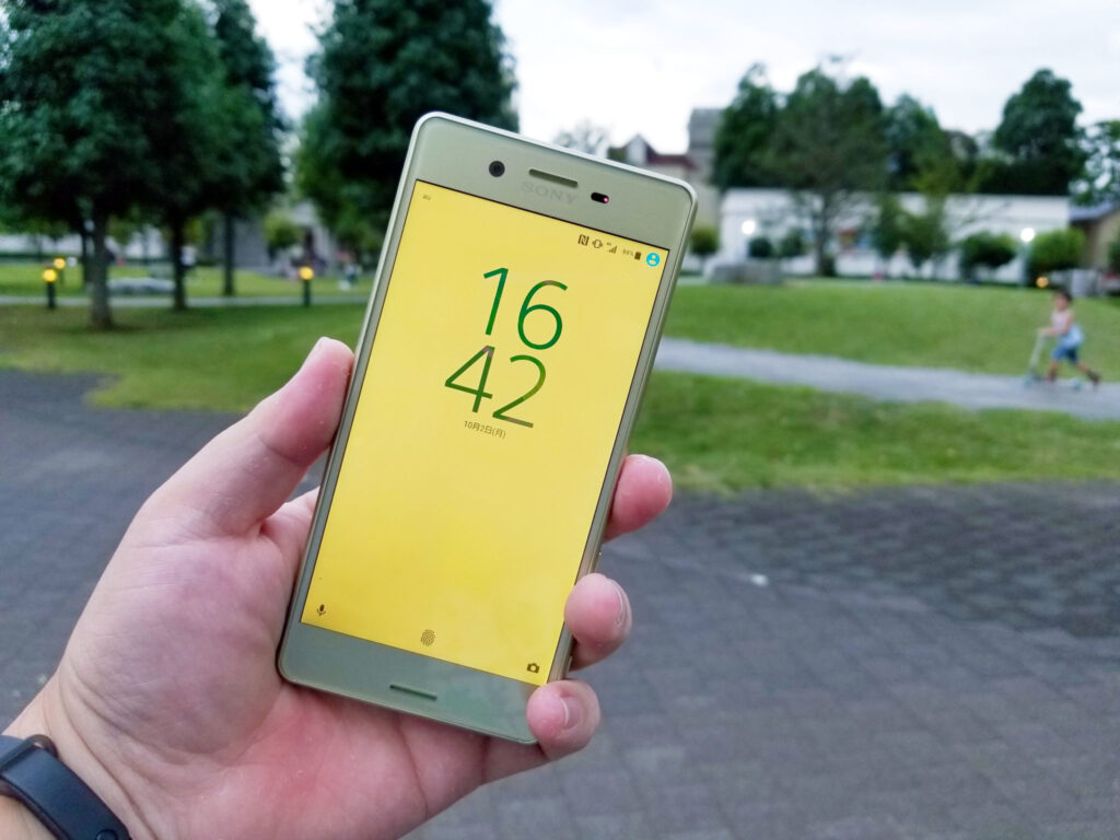 au版のXperia X Performance(SOV33)の白ロムを中古で購入。auショップで持込新規契約。
