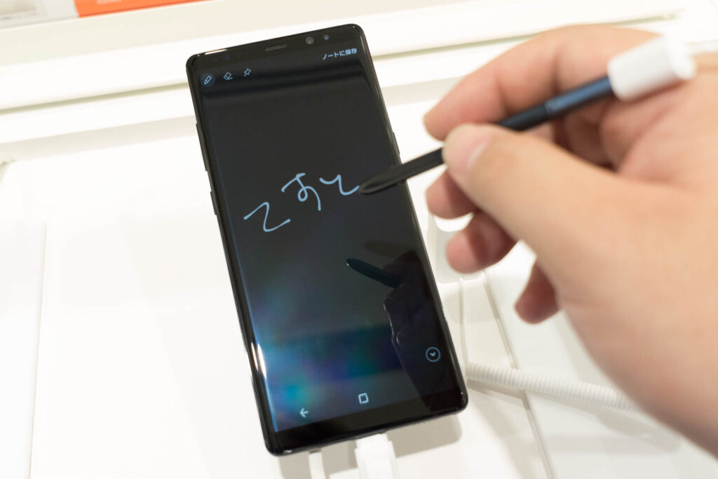 auのGalaxy Note8 SCV37は10月26日発売。価格と月額をチェック。