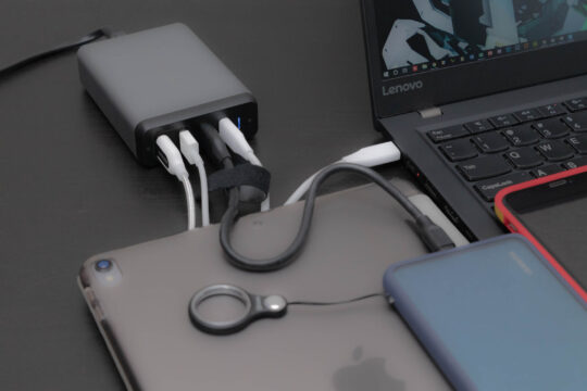 ノートPCの充電も余裕。USB-PD 60W出力にも対応した「Satechi Type-C 75W トラベルチャージャー」が最高にいい。
