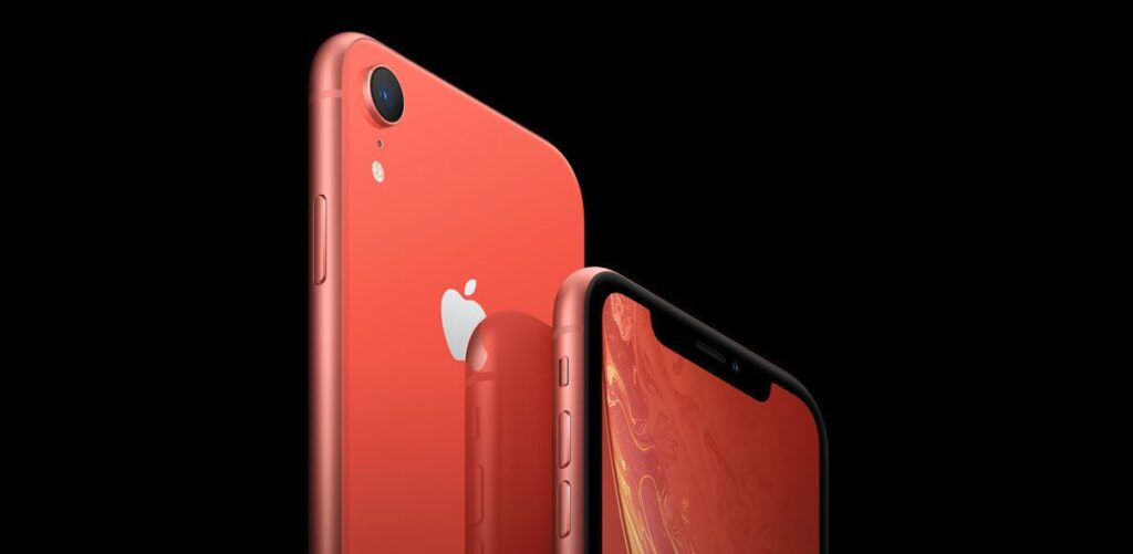 auのiPhone XRの本体価格・月額料金をご紹介。月々が3社の中で最も安いのがauです。
