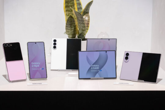 サムスン電子、フォルダブルスマートフォン「Galaxy Z シリーズ」の2026年モデルを発表、新たな横折りモデルも登場